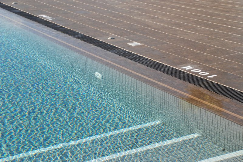 concept-antracita-piscina-desbordante-dsc_0058